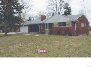27110 Doxtator St, Dearborn Heights, MI 48127