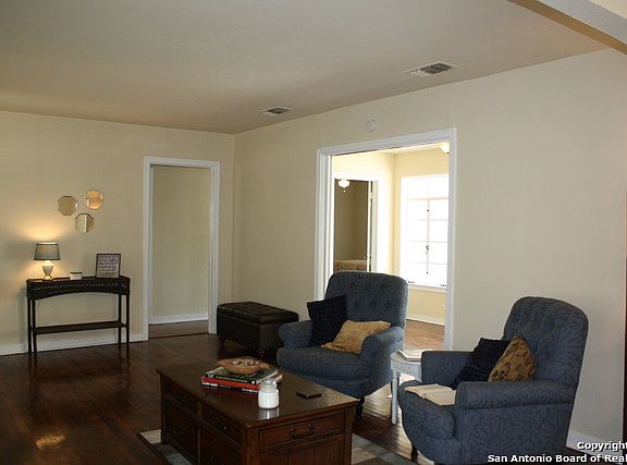 5th image of 338 W Mariposa Dr
