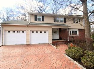 15 Poets Ln, Metuchen, NJ 08840