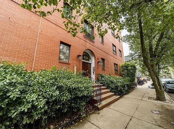 2nd image of 476 Monmouth St APT 205