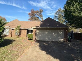 6670 Shaker Ln, Memphis, TN 38141