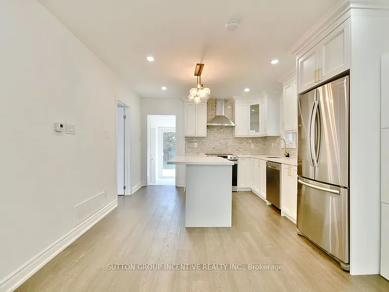 1556 Houston Ave — Photo 15