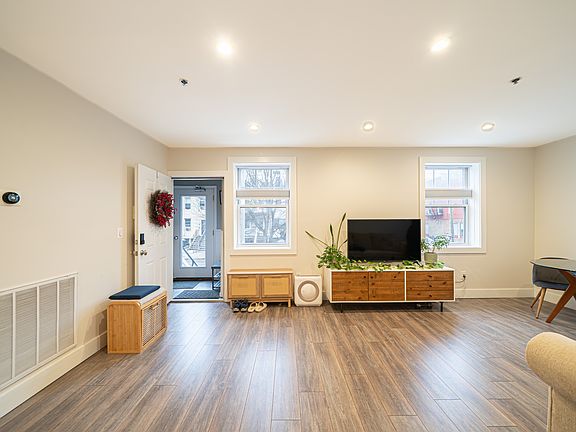4th image of 330 4th St