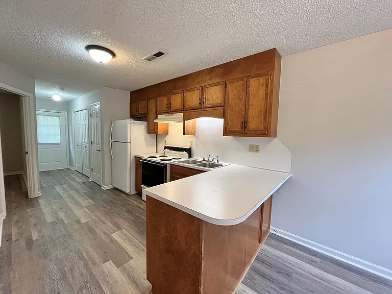 412 Killian Ave #5 — Photo 4