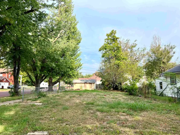 328 N 5th St #1015, Arkansas City, KS 67005