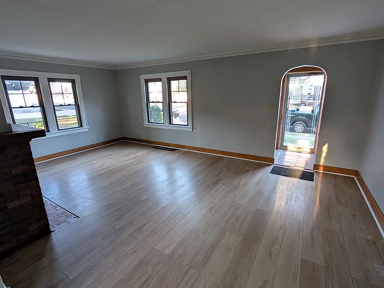 107 Court Dr — Photo 7