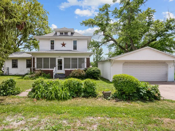 202 5th St, Sherrard, IL 61281