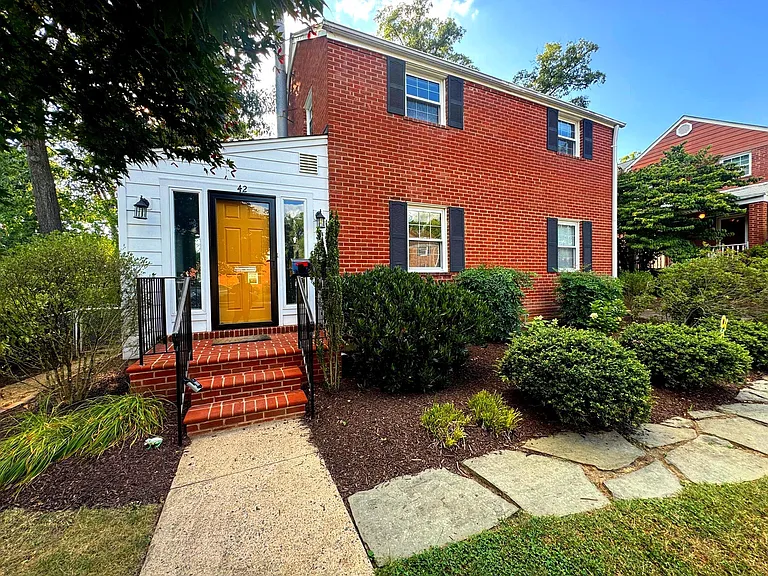 42 S Park Dr — Photo 1