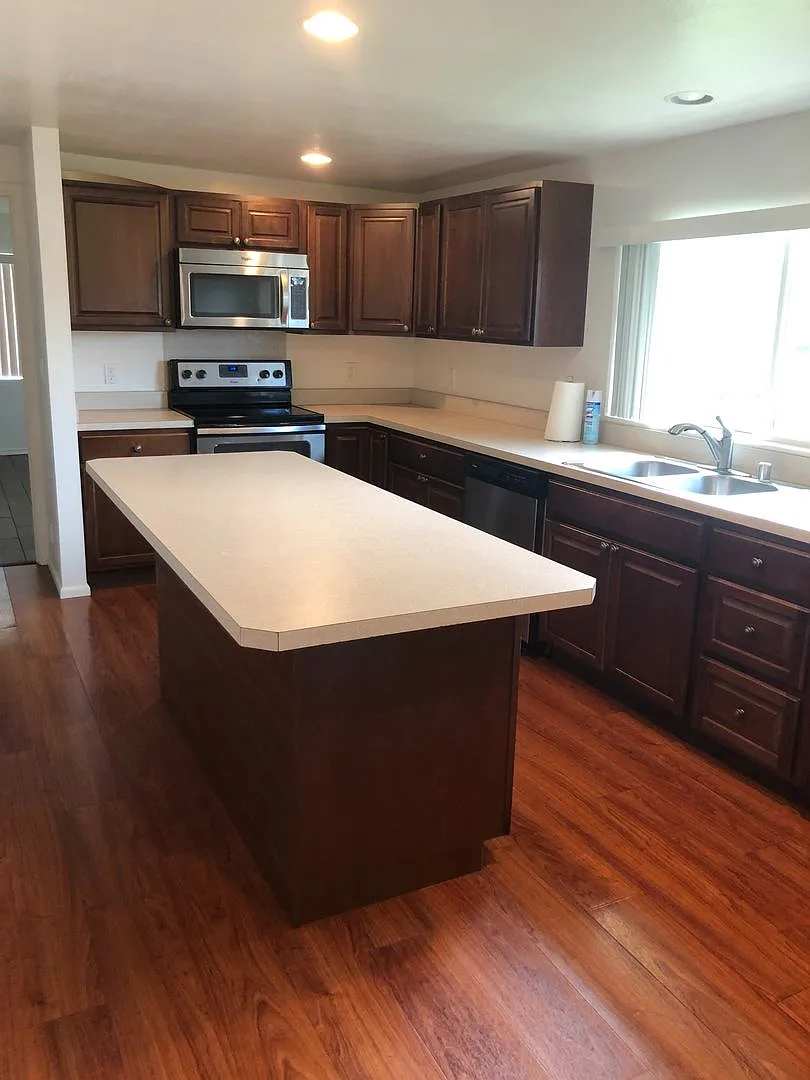 Large 3 bedroom 2 bath Duplex with Koolau and Kaneohe Valley Views — Photo 1