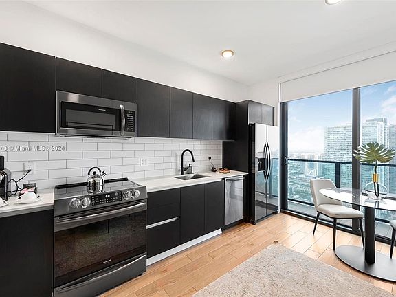 4th image of 398 NE 5th St Unit 4005