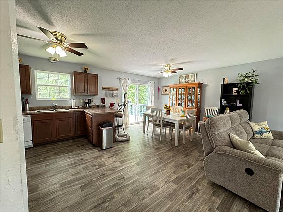 2nd image of 624 Sitze Dr