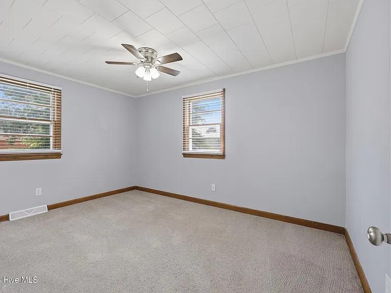 1813 Fearing Ave — Photo 9