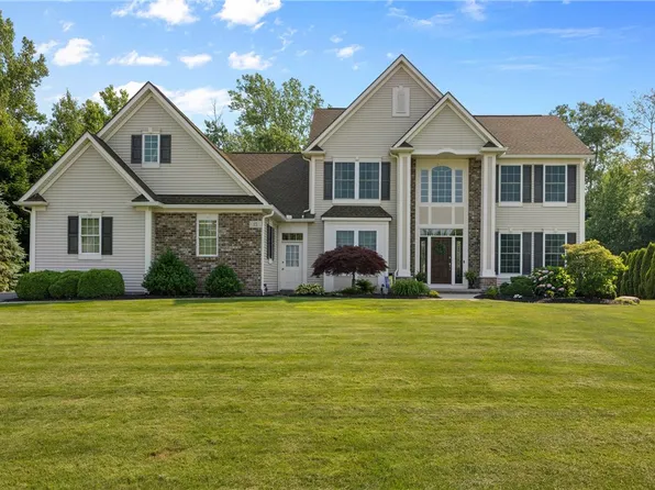 15 Crimson Way, Webster, NY 14580