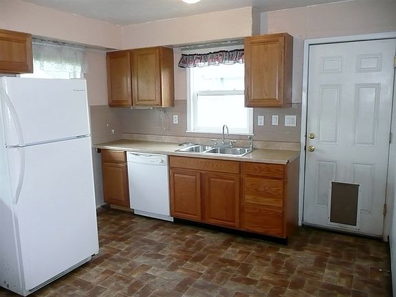3rd image of 306 E Fellows St