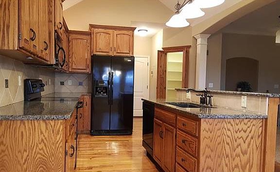 4th image of 2218 NE 24th St