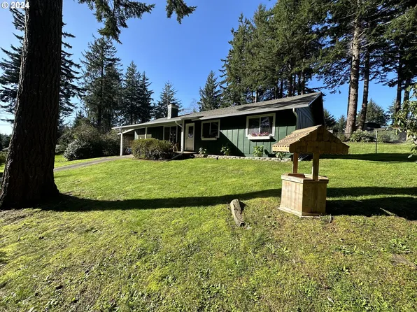 5655 Alder Ct, Florence, OR 97439