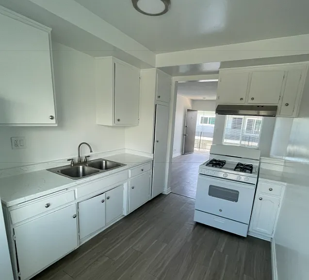 Kitchen includes stove and refrigerator