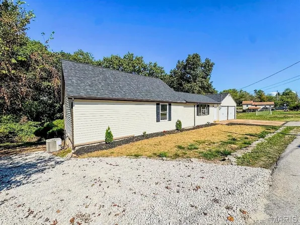 2909 Hilgert Dr, High Ridge, MO 63049