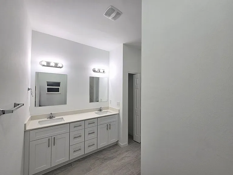 444 Genoa Ave S — Photo 34