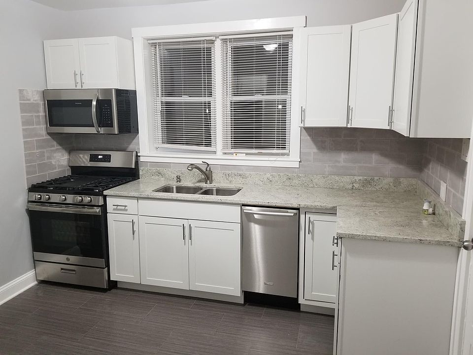 1st image of 5534 N Sawyer Ave #1