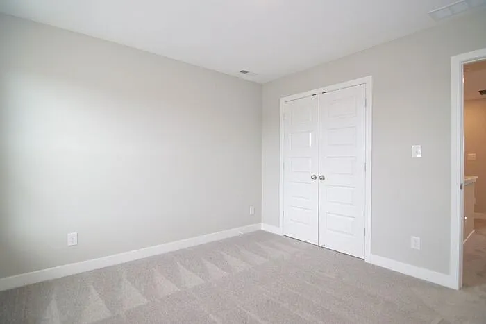 933 Yorkshire Ln — Photo 15