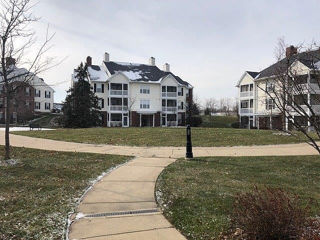 1st image of 811 E Summerfield Gln