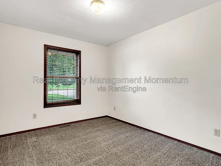 813 Daniel Ln — Photo 14