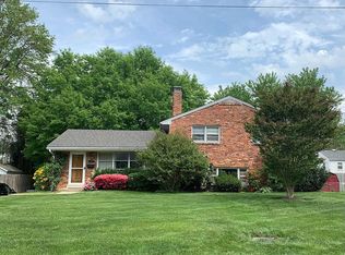 6809 Derrell Ct, Alexandria, VA 22307