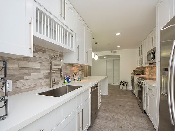 3rd image of 3050 NE 48th St APT 102