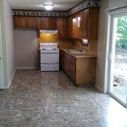 5th image of 211 Oakwood St