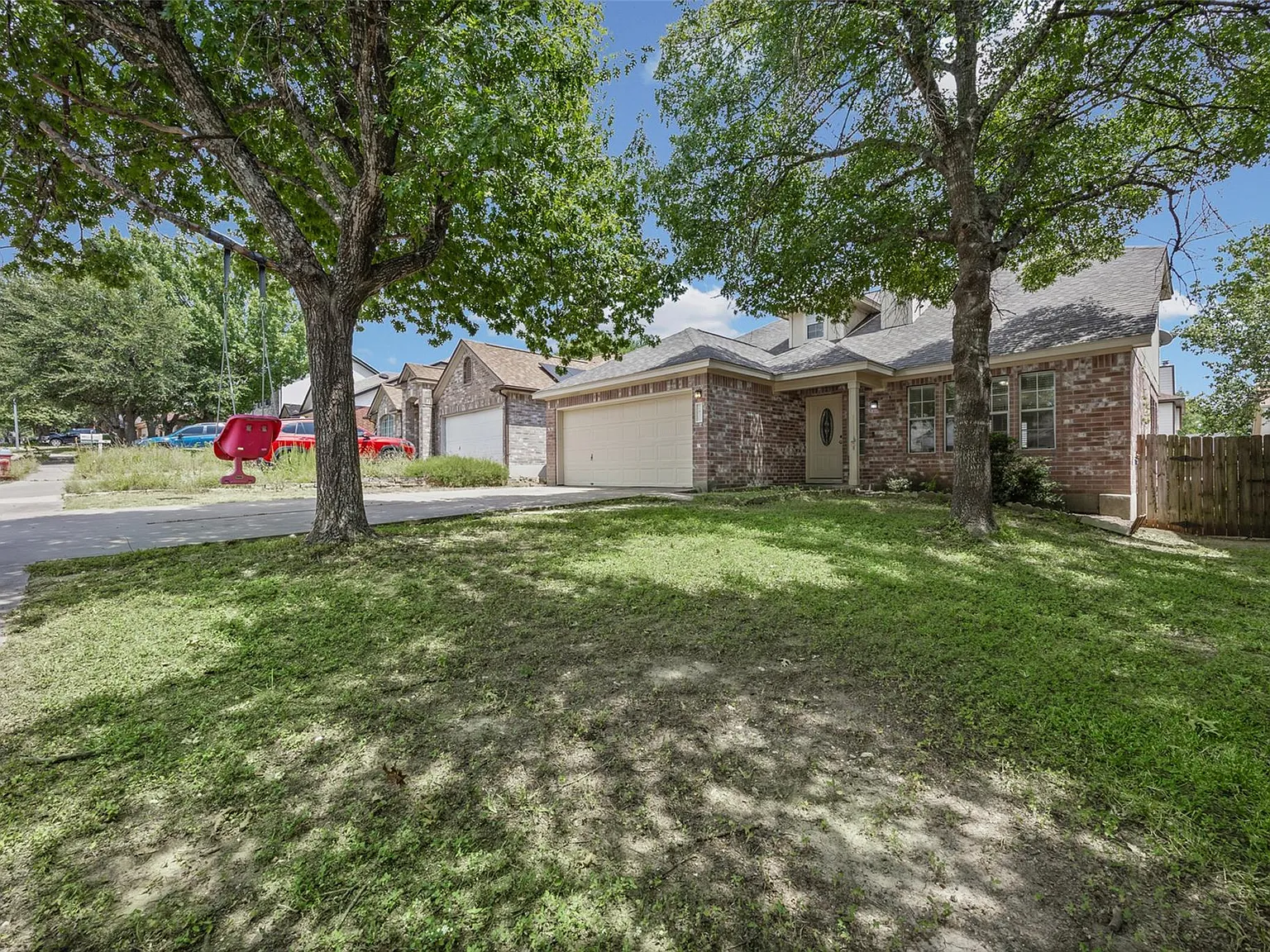 3 bed, 2.5 bath, 1704 sqft, $1,950 — Photo 2