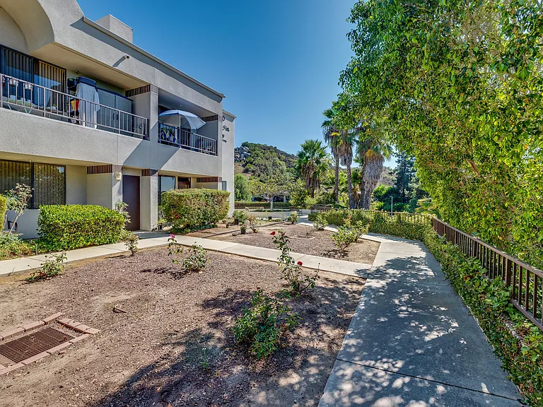 Legacy Hills at Poway 55+ — Photo 39