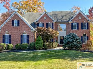 17 Red Maple Ln, Belle Mead, NJ 08502