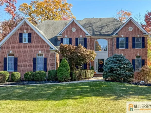 17 Red Maple Ln, Belle Mead, NJ 08502