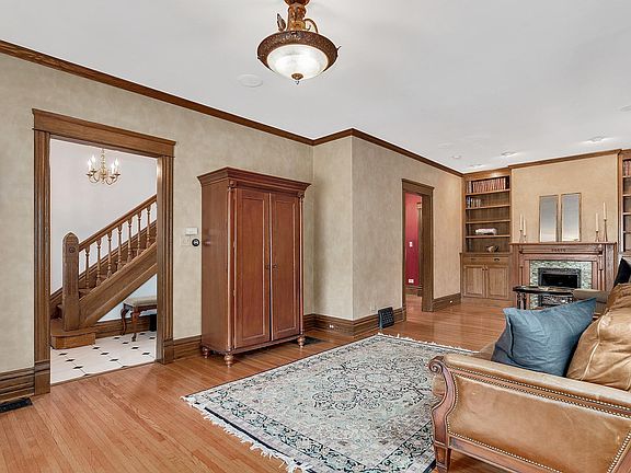 3rd image of 231 S Ashland Ave