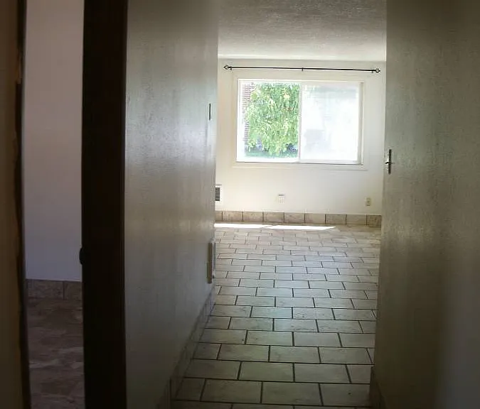 202 NW 13th St #2 — Photo 5