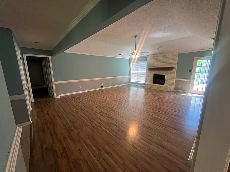 6241 Saint Elmo Rd — Photo 4