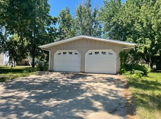 109 Washington Rd, Volga, SD 57071