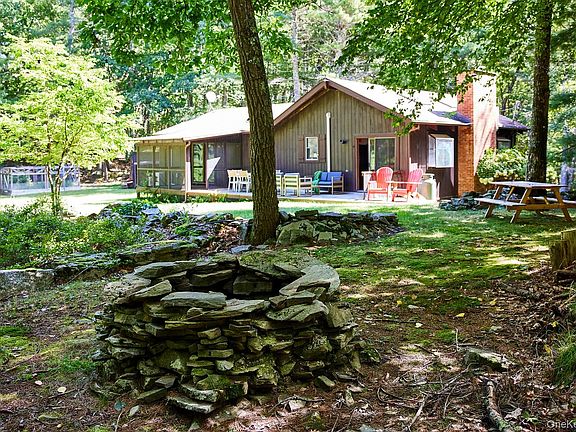 4th image of 53 Devlin Road