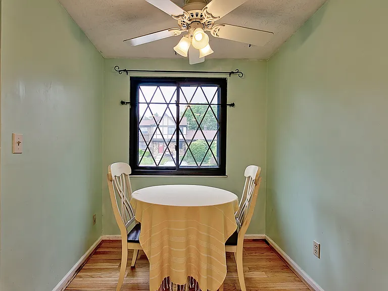 464 Vancover Ct — Photo 4