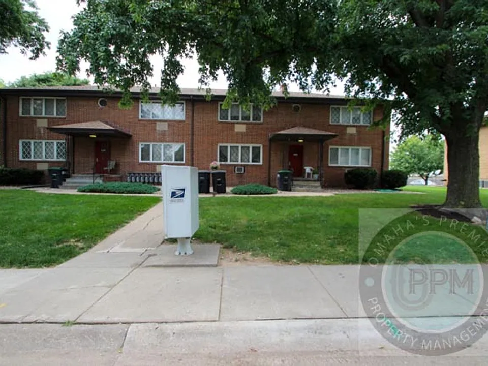 3526 S 82nd St