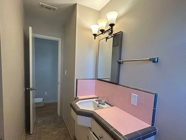 240 Encinal Dr — Photo 16
