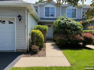 41 Foxwood Sq, Westwood, NJ 07675