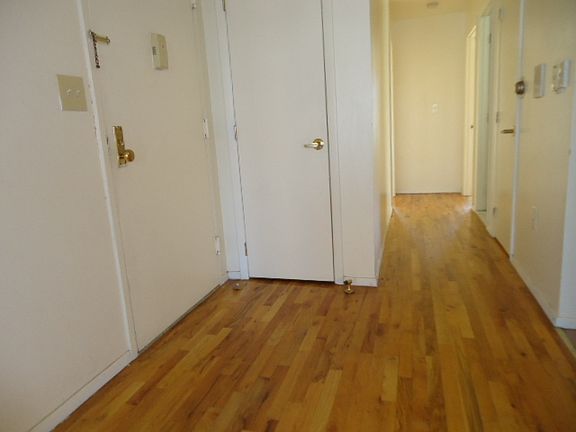 5th image of 458 Carlton Ave #2