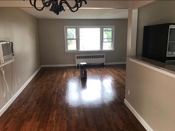 3rd image of 13 Hallock St #2