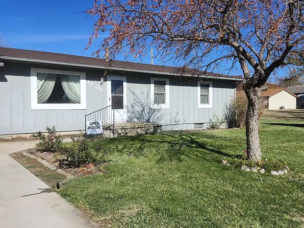 1808 E 33rd Ave, Hutchinson, KS 67502