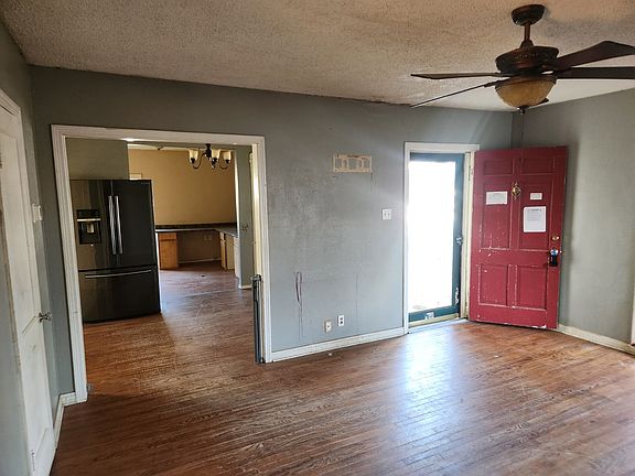 3rd image of 523 Richardson St