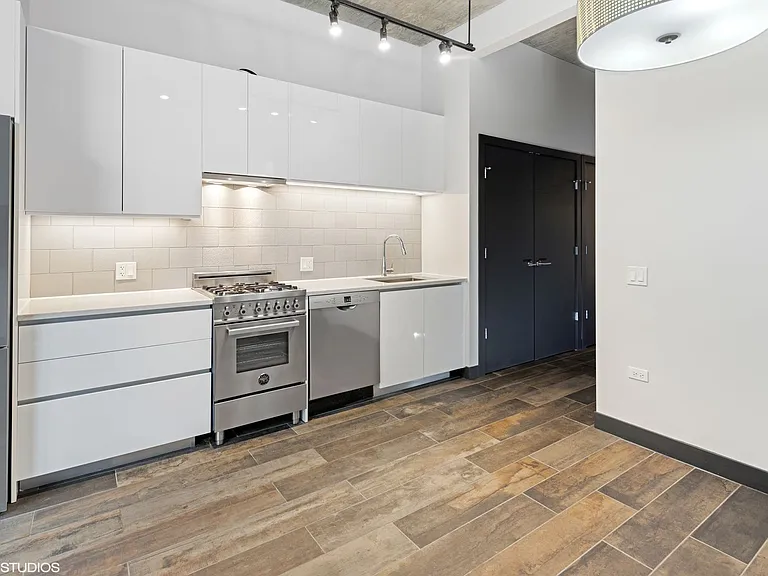 171 N Aberdeen St #1005 — Photo 2