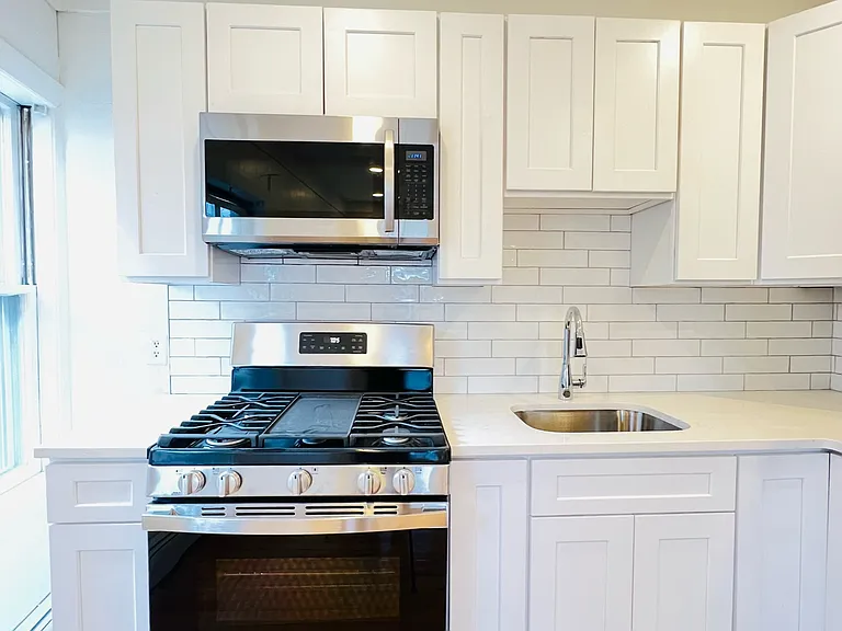 11 Franklin St #3 — Photo 2