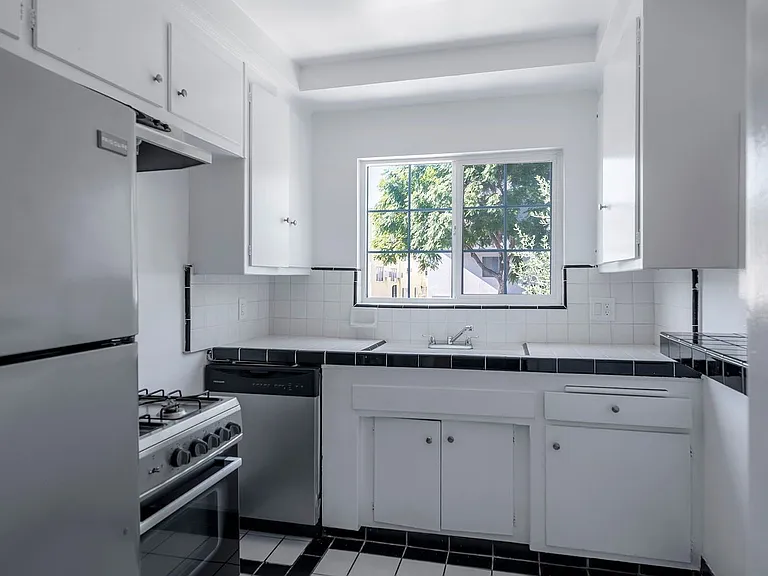 1008 N Stanley Ave #1 — Photo 8